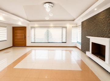 Casa · 500m² · 4 Habitaciones · 4 Estacionamientos · Rento Casa con Jardin en Cumbaya, Jacaranda con Cuarto de Servicio