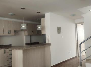 Casa · 120m² · 3 Habitaciones · 2 Estacionamientos · Casa en Urbanizacion de Ldu en Pomasqui
