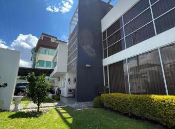 Casa · 460m² · 4 Habitaciones · 2 Estacionamientos · Venta Casa Moderna Dentro de Urbanización, Balcon del Norte