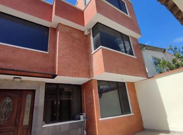 Casa de 5 habitaciones, Quito · Venta Casa Amplia en Pusuquí