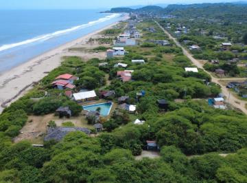 Terreno / Lote · 300m² · Lotes de Terreno de 300 m² en Venta en Montañita en Conjunto Al Pie del Mar.