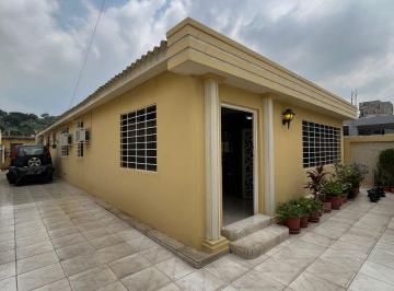 Casa de 4 habitaciones, Guayaquil · Se Vende Casa de Una Sola Planta 4 Habitaciones en Urdesa Norte