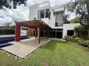 Casa · 660m² · 4 Habitaciones · 3 Estacionamientos · Venta de Casa Dentro de Urbanizacion en Chambala, La Viña, Tumbaco