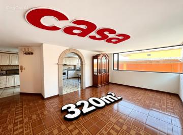 Casa · 319m² · 5 Habitaciones · 4 Estacionamientos · Carcelen - Mastodontes Casa Amplia 4 Parqueaderos, Vista, Excelentes Condiciones