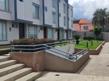 Casa · 198m² · 3 Habitaciones · 2 Estacionamientos · Casa en Carcelén