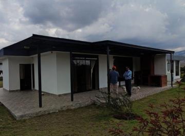 Quinta vacacional de 4 habitaciones, Pedro Moncayo · Hermosa Quinta Vacacional Terreno 2000 m², Casa 180 m², 3 Dorm. Tabacundo Urbanización Privada
