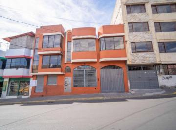 Casa · 491m² · 8 Habitaciones · 3 Estacionamientos · Chillogallo Casa Venta 491,70 m² Tres Pisos Sur Quito