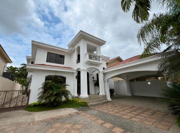 Casa de 5 habitaciones, Guayaquil · Casa en Venta – Urbanización Vista Al Parque Samborondón | Mons García