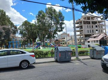 Casa de 1 habitación, Quito · Vendo Casa Amplia Para Constructores, Viviendas, Oficinas en La Granda Centeno Frente Al Parque.