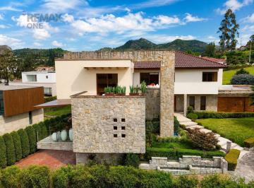 Casa · 827m² · 5 Habitaciones · En Venta Casa de Lujo en Colinas de Challuabamba