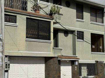 Casa de 11 habitaciones, Quito · Casa Rentera con 5 Departamentos, Sector El Condado