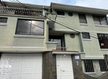 Casa de 11 habitaciones, Quito · Casa Rentera con 5 Departamentos, Sector El Condado