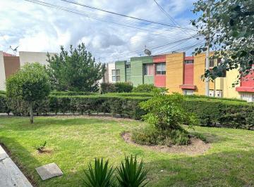 Casa · 77m² · 3 Habitaciones · 1 Estacionamiento · Venta Casa Moderna con Patio y Balcón $69.000