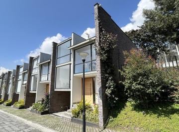 Casa · 191m² · 3 Habitaciones · 2 Estacionamientos · Venta Linda Casa en Lumbisí 3 Dorm.