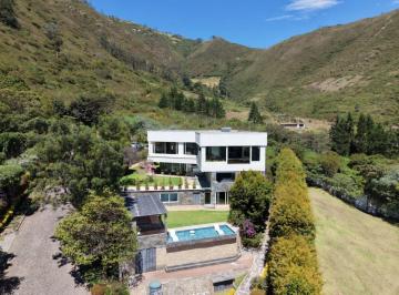 Casa de 5 habitaciones, Quito · Elegante Casa Moderna de Venta con Vista Panorámica en Pacho Salas – Ilaló Tumbaco / Cumbayá