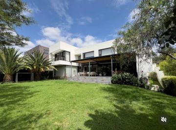 Casa de 4 habitaciones, Quito · 4 Dorm., Estudio, Jardin, Salon de Juegos Exclusiva $950.000