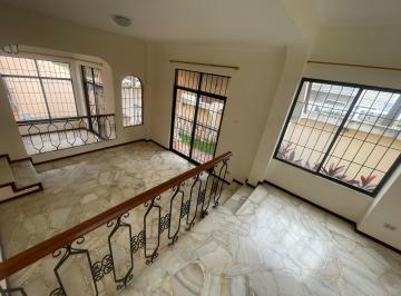 Casa de 4 habitaciones, Guayaquil · Vendo / Alquilo Hermosa Casa Esquinera en Los Senderos, Vía a La Costa 4 Dorm.