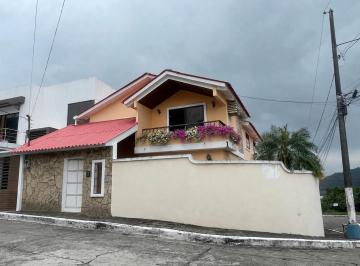 Casa de 4 habitaciones, Guayaquil · Vendo Hermosa Casa Esquinera en Los Senderos, Vía a La Costa