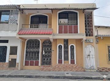Casa · 223m² · 6 Habitaciones · 1 Estacionamiento · Casa en Venta Sauces 8