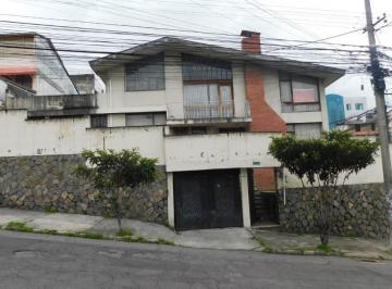 Casa · 289m² · 4 Habitaciones · 2 Estacionamientos · Venta Casa Esquinera 4 Dorm. - Las Casas