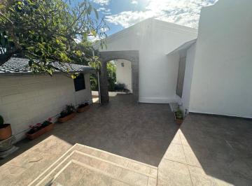 Casa de 2 habitaciones, Quito · Arriendo Casa de Una Sola Planta Dos Dorm. Patios Amplios