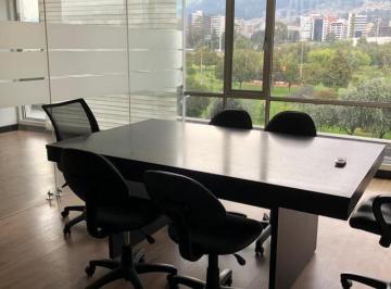 Oficina comercial · 110m² · 3 Habitaciones · 3 Estacionamientos · Rento Oficina de 110 m² con 3 Parqueaderos Ubicada en Edificio Corporativo - La Carolina