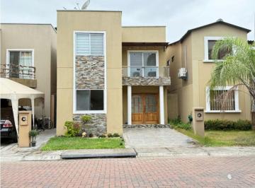 Casa de 3 habitaciones, Daule · Venta de Casa con Jacuzzi en La Urb La Joya Etapa Gema Vía Aurora