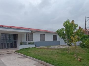 Casa · 234m² · 9 Habitaciones · 4 Estacionamientos · Casa Comercial en Alquiler Norte de Guayaquil Ciudadela Bolivariana Ingp