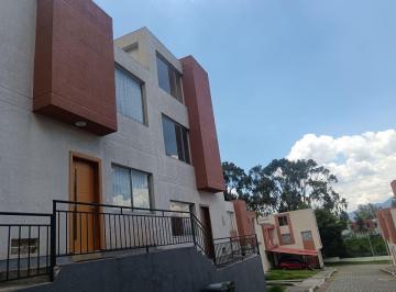 Casa de 3 habitaciones, Quito · Casa de Venta en Conocoto