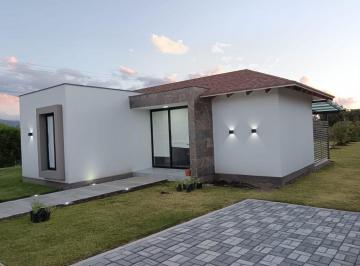 Casa de 2 habitaciones, Pedro Moncayo · Casa y Terreno de Venta Tabacundo, Dentro de Urbanización