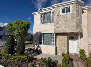 Casa de 4 habitaciones, Quito · Casa en Venta Sangolqui 146 m²