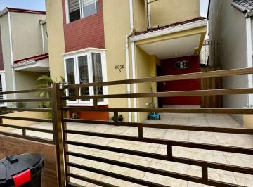 Casa de 3 habitaciones, Guayaquil · Alquiler de Casa en Urbanización La Perla 3 Dorm.