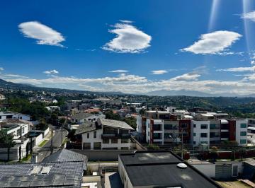 Departamento de 2 habitaciones, Quito · ¡Vive en Cumbayá, en un Departamento Prácticamente Nuevo!