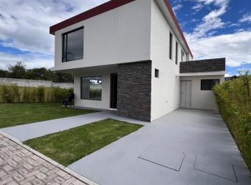 Casa · 199m² · 3 Habitaciones · 2 Estacionamientos · Casa en Venta Valle de Los Chillos Sector Alangasi
