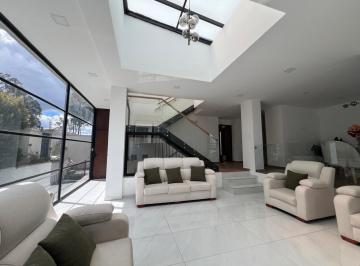 Casa · 435m² · 4 Habitaciones · 5 Estacionamientos · Casa en Venta Sector Conocoto Urbanizacion Ex Lasallanos Valle de Los Chillos