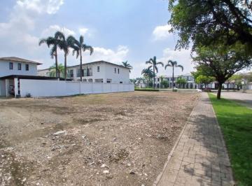 Terreno / Lote , Guayaquil · Plaza Lagos - Terreno Esquinero Exclusivo en Venta - Buen Precio!