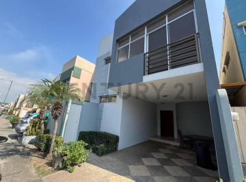 Casa · 185m² · 4 Habitaciones · 2 Estacionamientos · Venta de Casa en Urb. Matices Etepa Zafiro