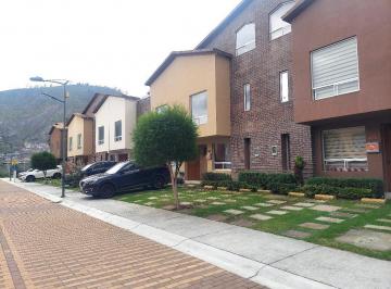 Casa · 120m² · 3 Habitaciones · 2 Estacionamientos · Casa en Venta en Pomasqui