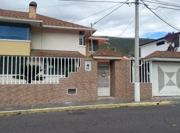Casa · 224m² · 3 Habitaciones · 3 Estacionamientos · Casa en Venta en Jardines de La Pampa