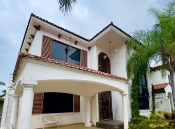 Casa de 3 habitaciones, Guayaquil · Alquiló Exclusiva Casa en Terranostra, de Tres Dorm., con Acabados de Lujo.
