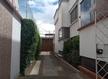 Casa de 3 habitaciones, Quito · Venta Casa Amplia Dos Pisos Terraza Jardín Embajada Americana Solca