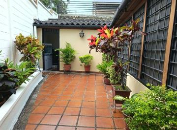 Departamento de 2 habitaciones, Guayaquil · Los Ceibos, Alquilo Precioso Departamento Amoblado de 2 Dorm.. Garaje. Planta Baja