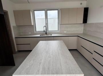 Casa de 4 habitaciones, Guayaquil · Aires Norte Casa de 255 m² con 4 Dorm. en Venta en Samborondón