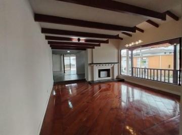 Casa · 1020m² · 5 Habitaciones · 2 Estacionamientos · Jv Sector Cumbayá. Casa en Renta o Venta, 1.020 m 5d en Urbanización