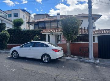 Casa de 3 habitaciones, Quito · Vendo Casa Grande en La Urb. El Condado, 2 Etapa, Excelente Ubicación, Precio de Oportunidad
