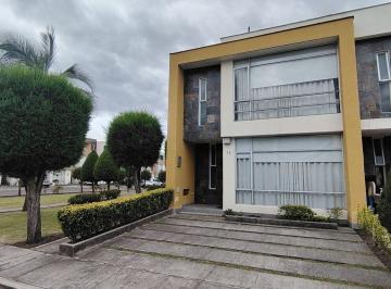 Casa · 140m² · 3 Habitaciones · 2 Estacionamientos · Casa - Los Chillos