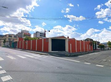 Casa de 6 habitaciones, Quito · En Venta Casa Rentera, con Amplio Terreno, Barrio Quito Norte