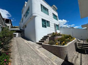Casa de 7 habitaciones, Quito · Casa de Venta Sector Mastodontes Carcelen