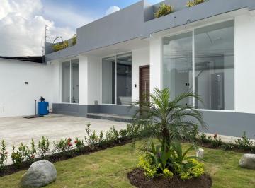 Casa de 3 habitaciones, Santo Domingo · Casa con Bases Para 3 Pisos Mas
