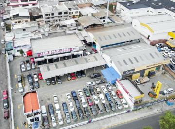 Bodega-Galpón · 1988m² · 30 Estacionamientos · Edificio Comercial en Av Galo Plaza Lasso 1988 m²